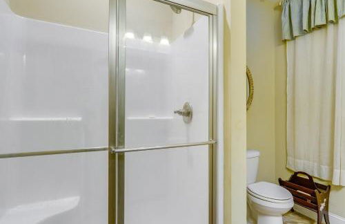 Spacious Lakefront Apt with Deck in Fayetteville! - Foto 28