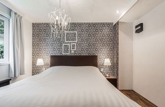 Fantastic Chalet Near Open Waterways, hot tub - Photo 6