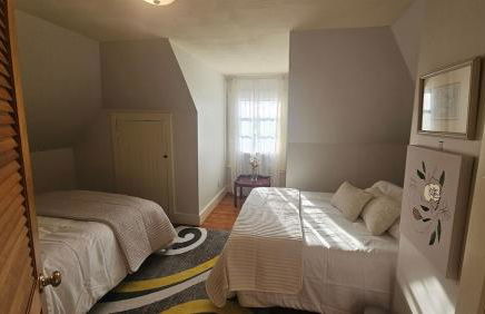 Big New England Family Home; walk to beach, shops - Foto 68