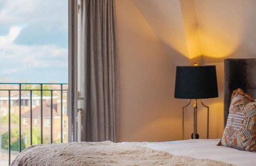 Spacious Luxury Penthouse, 2BR, Private Parking - By Tempstay - Photo 10