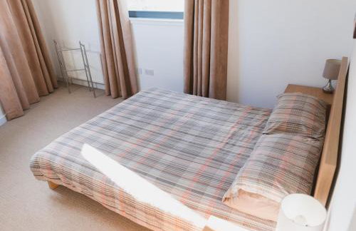 Lovely 2-Bed Flat Glasgow Harbour FREE parking - Pass the Keys - Foto 18