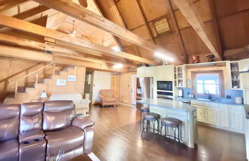 Blufftop Cabin Retreat Hot Tub and Fall Views! - Foto 15