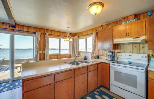 Oceanfront Cottage with Patio and Views in Birch Bay! - Foto 9