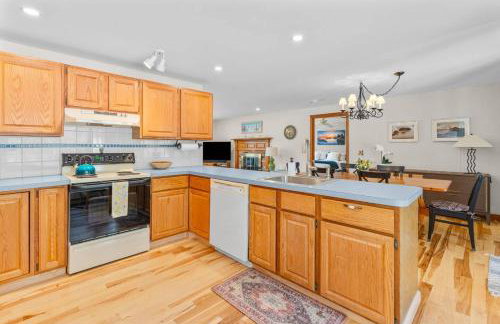 Lovely House 5 Min to Beach with Deck Grill and Garage - Foto 7