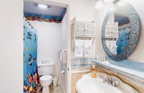 Cozy Coastal Condo Steps from the Beach with Deck Views - Foto 17