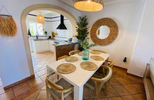 Villa AMANAY a Primera Línea de Playa con Piscina Privada By XimoApartments - Foto 11