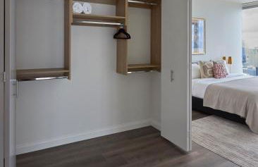 Lux Apts with Lake Views and Top Amenities - Foto 72