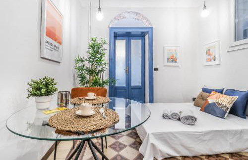 Elegant City Center Flat 5 Guests - M1 Metro - Fast Wi-Fi - AC & Balcony - Photo 7