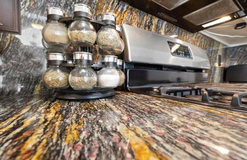 Ultimate Vacation: A Luxurious Oasis with a Pool! - Foto 17