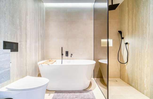 Luxe and Modern Duplex in Difc - Photo 64