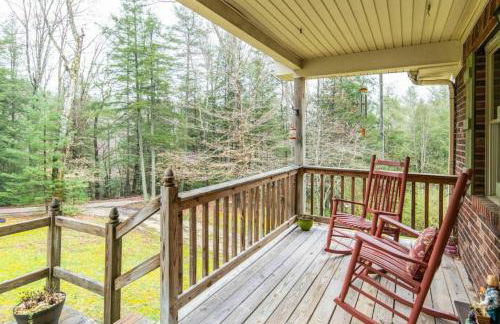 Carries Cottage- Hot Tub, Firepit, Covered Deck - Foto 32