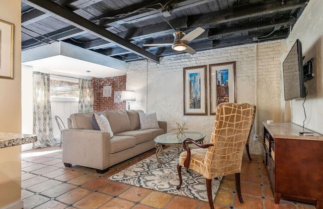 Southern Belle Carriage House - Photo 15