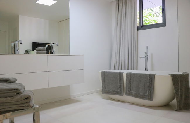 Luxurious Coastal Villa with Pool - Foto 76