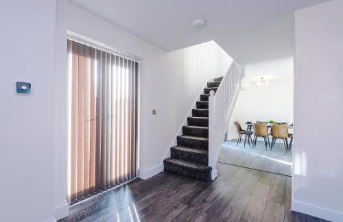 NEW!- GORTON PLACE By Greenstay Serviced Accommodation - 4 Bed 3 Bath House In Manchester - FREE Parking - FAST 250 Mbps Wi-Fi - Ideal for Contractors, Business Travellers & Relocations - Close to City Centre, Airport, Etihad Stadium - LONG STAYS WELCOME - Foto 26