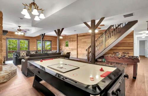 5 Bedroom Suites Hot Tub Jacuzzi Tub & Game Room - Photo 2