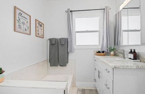 Pool House Retreat near LAX, SoFi & Beach - Foto 23