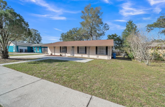 Serenity Retreat: Charming Home Near Attractions! 3 Bedroom Home by RedAwning - Foto 33