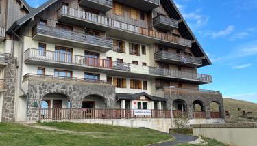 Appartement bellevue sur les hauteurs de Super-Besse - Photo 3