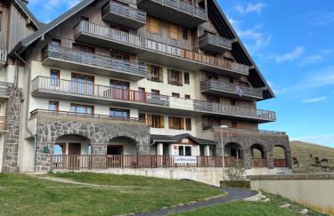 Appartement bellevue sur les hauteurs de Super-Besse - Photo 3