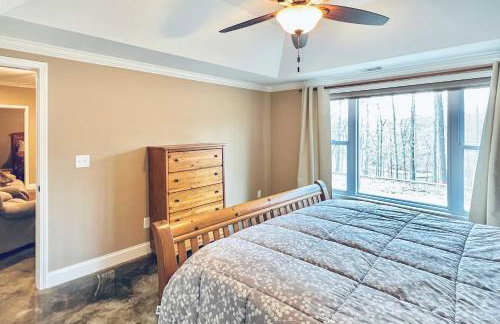 Townville Lakefront Cottage with Private Dock! - Foto 26