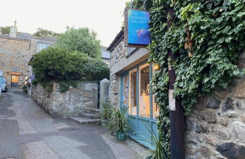 The Old Gallery - Charming Coastal Escape For Two - Photo 71