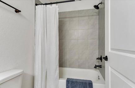 Lake Conroe Family Retreat BBQ, Games, and Boating - Photo 15