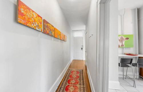 Retro 1BR in Elizabeth with Porch & Eclectic Design - Foto 26