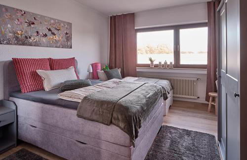 KATARINAS HOUSE mit 2 FeWo stilvoll, gemütlich & zentral Boxspringbett, Parkplatz, Balkon oder Garten - Foto 4