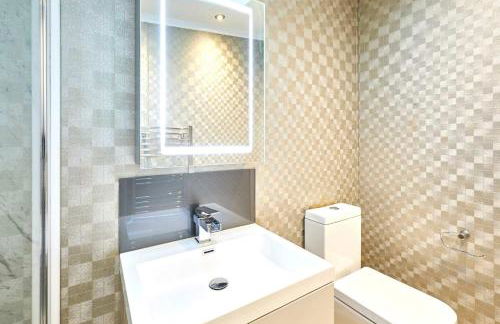 Enzo's Lodge with Hot Tub - Foto 25