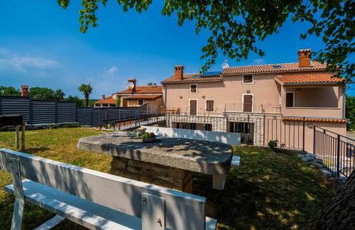 LUXURY VILLA ON SPACIOUS PRIVATE PROPERTY - Photo 10