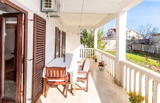 Sunny and Sleek Apartment Kastel Novi With Terrace - Photo 9