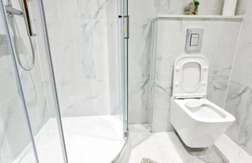 Crendon House Cosy Studio - Sleeps 2 & Kitchen - Photo 26