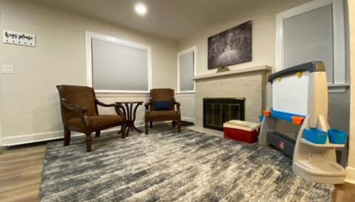 Charming Brick Home with bonus space & foosball - Foto 5