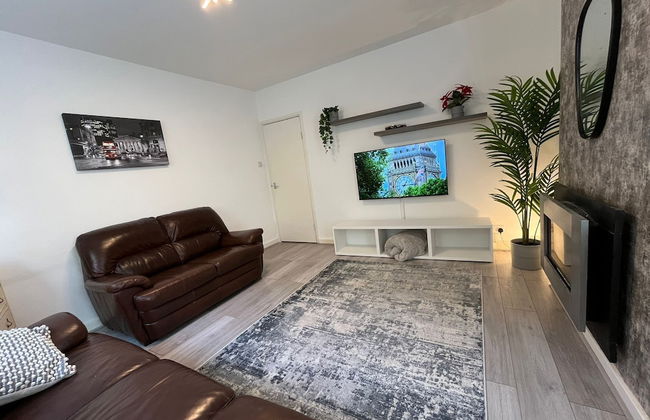 Elegant 3 Bedroom Flat with Garden Oasis - Photo 19