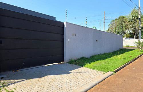 Casa novíssima com piscina ao lado do Centro - Foto 7