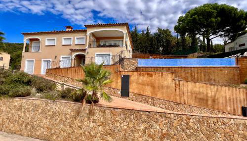 Casa Mas Ambros con piscina desbordante - Foto 2