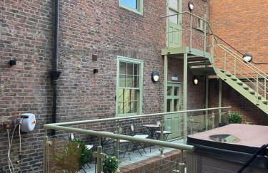 Magistrates Penthouse Suite - Town Centre Apartments with Spa - Foto 31