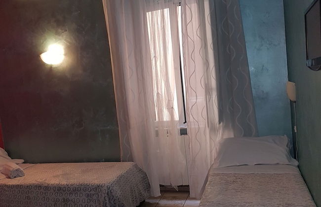 Român Holidays Hostel - Foto 9