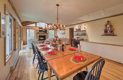 Pool and Lake Access Mtn-View Cottage in Newland - Foto 6