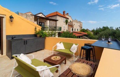 2 Bedroom Beautiful Home In Pitve - Photo 4