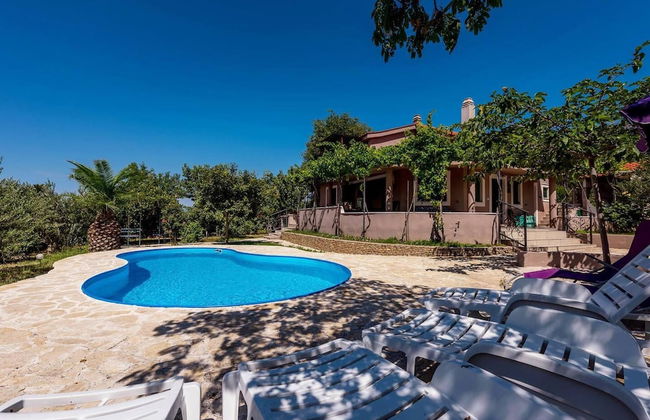 Villa Belezza Sleeps 8 With Pool - Foto 17