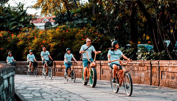 Tour de bicicleta de bambu