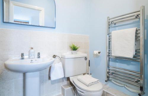 Progressive House 5 Bedrooms Inc Study with Sofabed, Garden, Smart TV in Every Bedroom FREE Parking - Foto 40