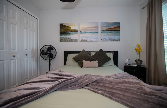 Gorgeous Urban Oasis W/hot Tub, Heated Pool And Private Movie Theater 3 Bedroom Home by RedAwning - Foto 6