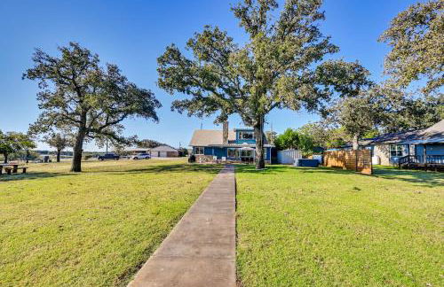 Modern, Spacious! Lake Buchanan Retreat with Hot Tub - Foto 35