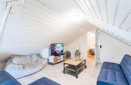 The B&W Haven 5BR Home with yard theater - Foto 35