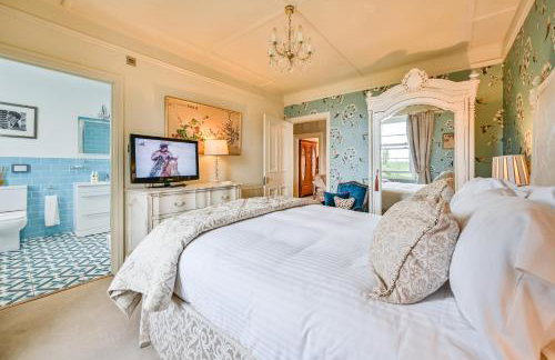 The Town House at Muntham- Luxury Holiday Home with Hot Tub - Photo 53