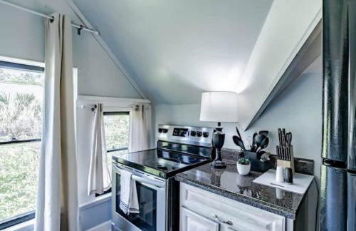 Dauphin District Darling #3-Downtown, Restaurants - Photo 13