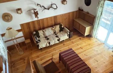 Charming Forest Home near Warsaw - Photo 11