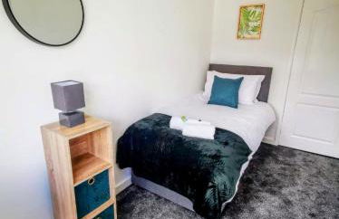 No 7 - Bright, Spacious 3 Bed Home with Parking & WiFi - Foto 24